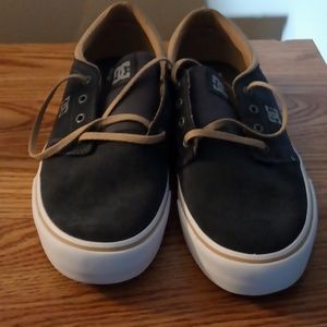 Men's 10.5 brand new DC shoes